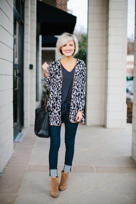 白色斜肩上衣搭配紧身牛仔裤穿搭,时尚穿搭绿色卫衣搭配大码牛仔裤