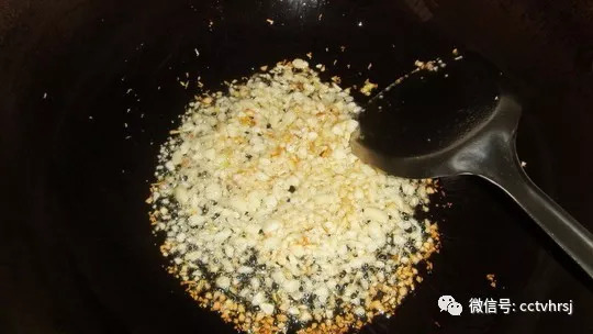 烹饪粤菜避风塘炒蟹,撑得起场面的菜图片