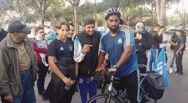 开场10秒他就进球了,对方球员怎么都站着不动?