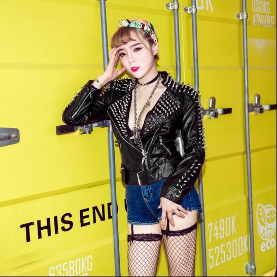 美女穿皮衣的魅力视频,皮衣适合你才是最好的