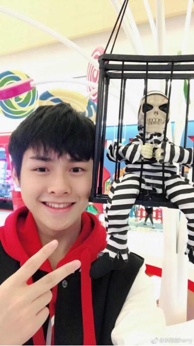 刘昊然杨洋同框,刘昊然谈杨洋