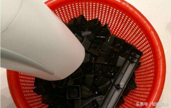 酒精清洗键盘会伤害键盘吗,机械键盘里面怎么清洗