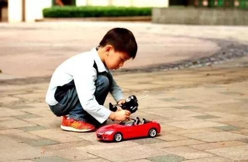 7岁孩子早熟我们咋引导,7岁孩子早熟家长如何正确引导