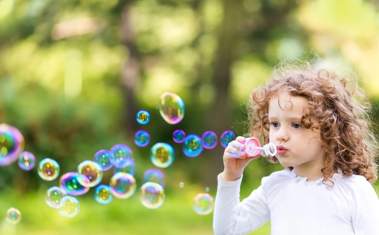 “我的小祖宗啊,你倒是咽下去啊”|孩子吃饭总含在嘴里怎么办?