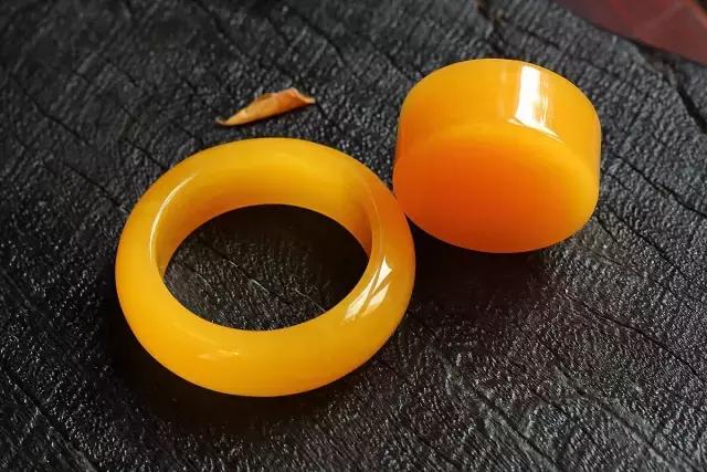 蜜蜡可以用强生婴儿油保养吗,蜜蜡手串的保养方法和注意事项