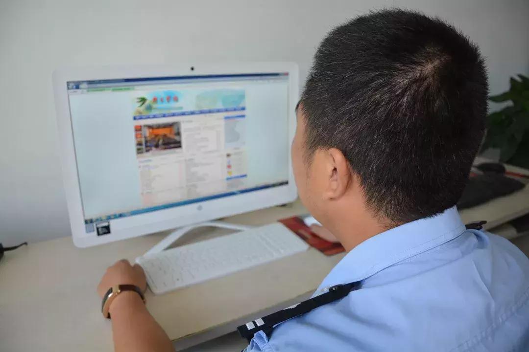 背后点名、开发教育网……监狱警察，你咋不上天？