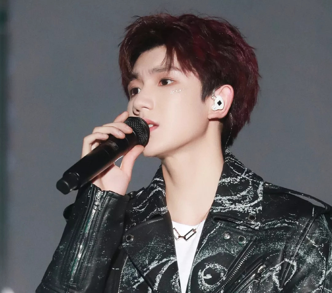 没想到美妆圈老阿姨的我连鹿晗王一博都拼不过（摊手）｜八公举