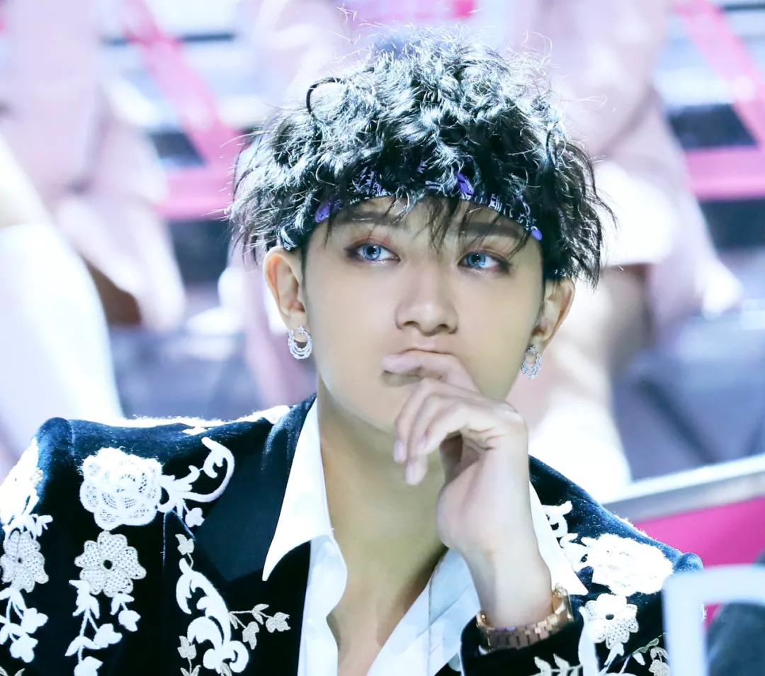 没想到美妆圈老阿姨的我连鹿晗王一博都拼不过（摊手）｜八公举