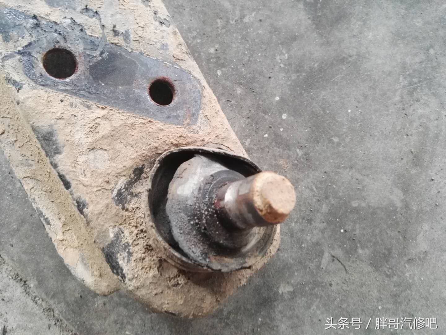 五菱宏光右前轮内侧吃胎怎么解决,五菱面包车前轮吃胎