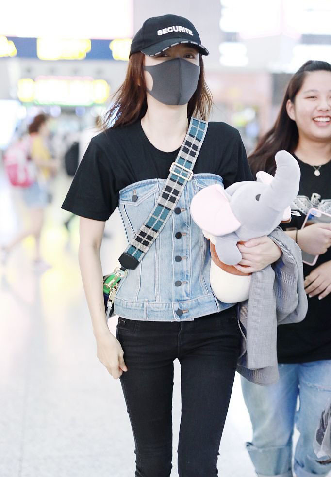 秦岚路透一袭造型好有气质,秦岚最近穿搭机场