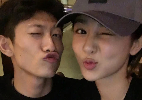 张一山和杨紫谈吻戏,张一山跟杨紫说悄悄话