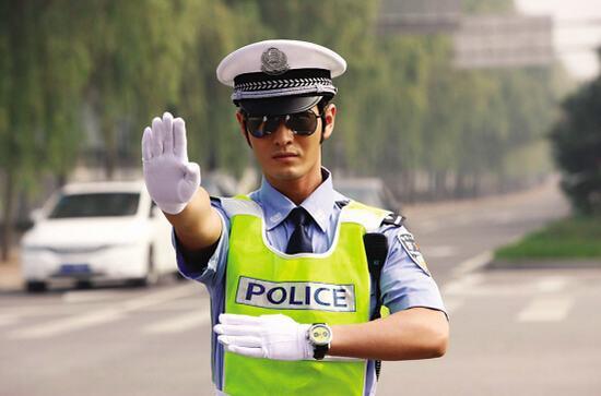 对方全责刮蹭走保险还是私了划算,车被刮了对方想私了如何索要赔偿