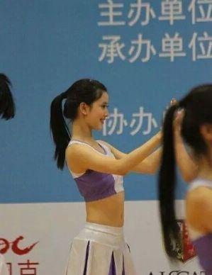 章泽天晒照自称18岁太自信,章泽天与刘强东刚认识的照片