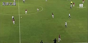 足球教学丨中场球员每天必练的接球方法