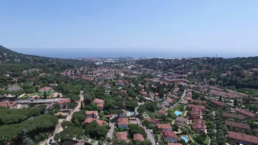 鐧芥墜璧峰浠庢惉鐮栧皬浼欏埌鍦颁骇澶т酣,浠庢湇鍔″憳鍒伴潪甯告湁閽辩殑鍦颁骇澶т酣