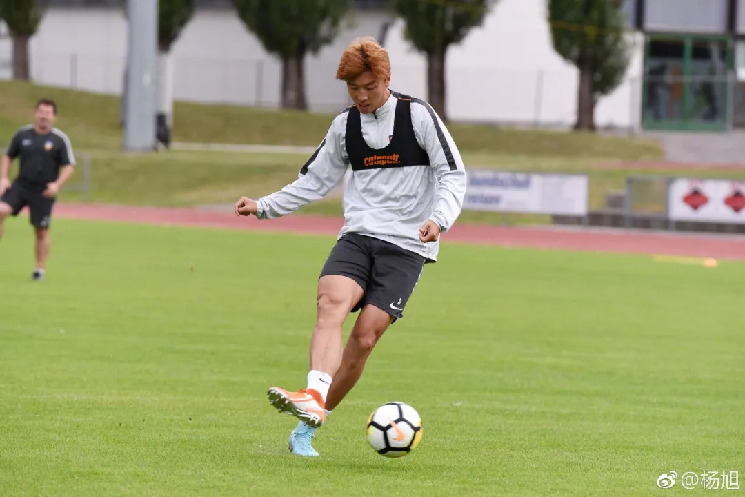 杨旭鲁能足球视频,鲁能备战亚泰杨旭重回一线队