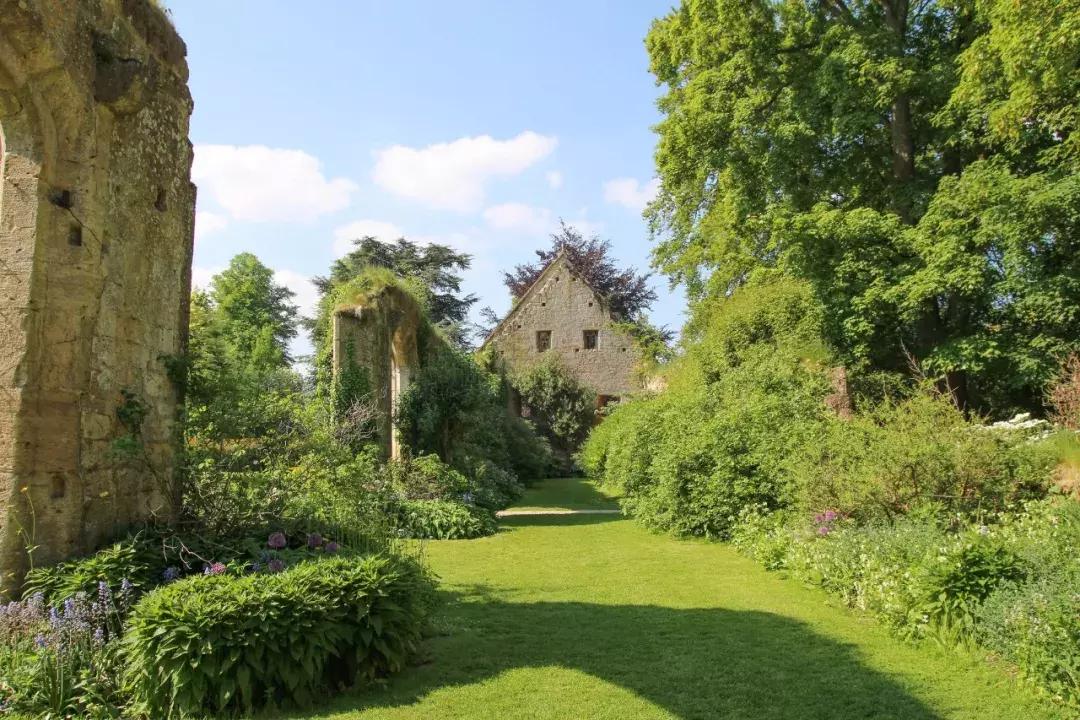 为什么英国人喜欢旅游呢,英国人喜欢去哪度假