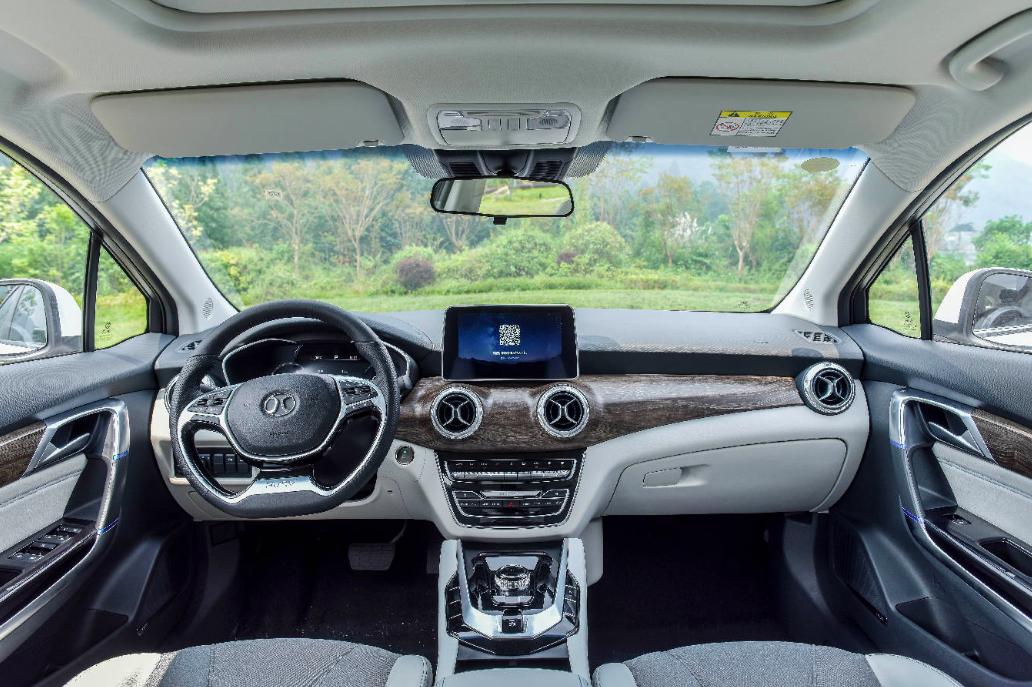 北汽新能源eu5试驾视频,体验新能源