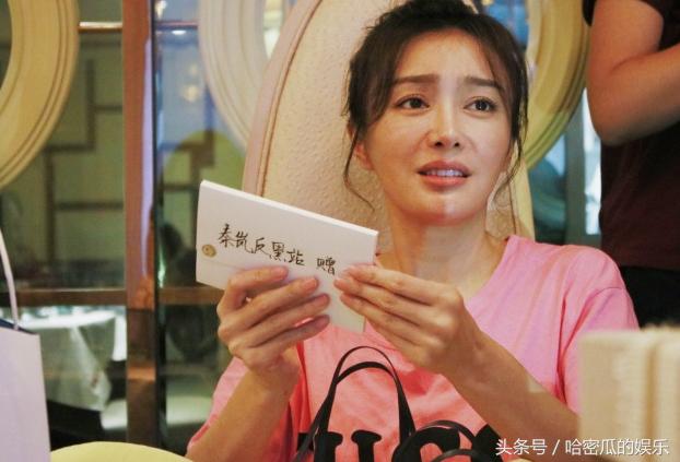 台上大跳性感爵士舞,台下与粉丝互动吃火锅,这样的娘娘太贴心