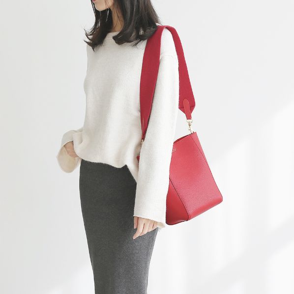 上学通勤斜挎大包包推荐,学生党平价大包包店铺推荐