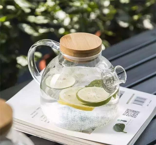 玻璃茶具和陶瓷茶具哪个更好,玻璃茶具泡茶的优缺点