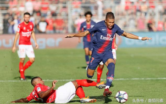 迪马利亚从角球点插花脚破门,23分13秒迪玛利亚发角球