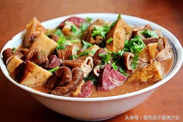 老北京小吃必须打卡的都有哪些,来北京必吃的美食北京烤鸭