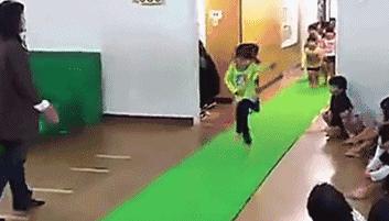 侧空翻、倒立行走、十级跳箱，日本幼儿园“变态”课甩我们十条街