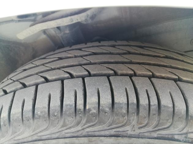 丰田卡罗拉双擎跑多少公里后省油,卡罗拉双擎和凯美瑞双擎哪个省油