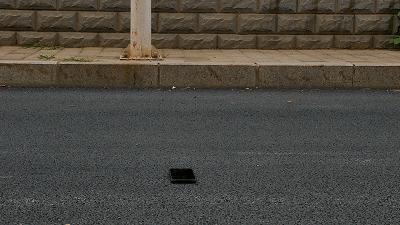 再也不怕碎屏、进水！这手机埋土里、放锅里煮都能用，网友：过瘾