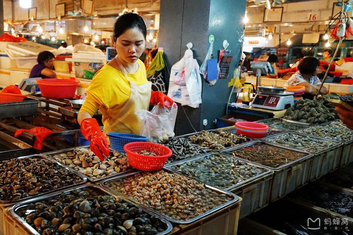 明珠购物广场三亚免税店购物攻略,去三亚旅游怎么吃海鲜便宜实惠