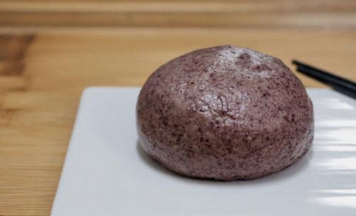 为什么热馒头老是有水,馒头热了就变硬了是怎么回事