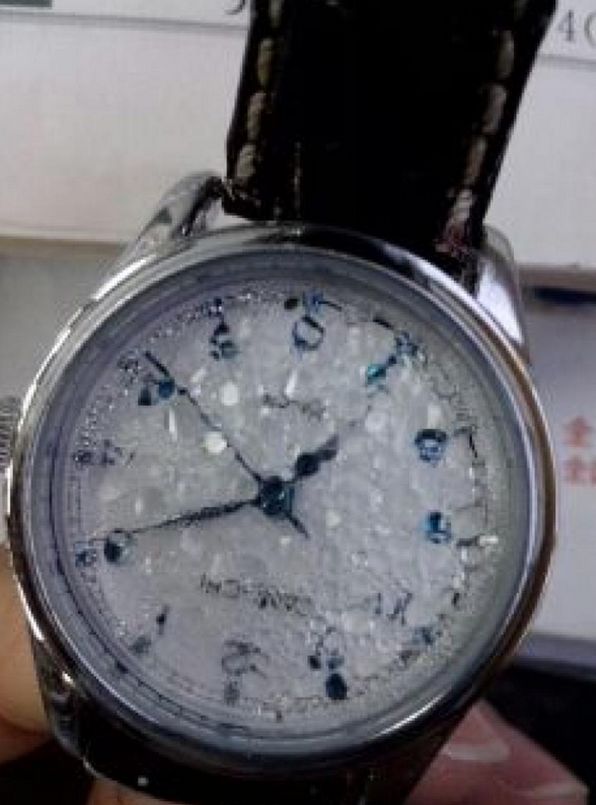 手表进水用米能吸出来吗,手表进水了放大米真的管用吗