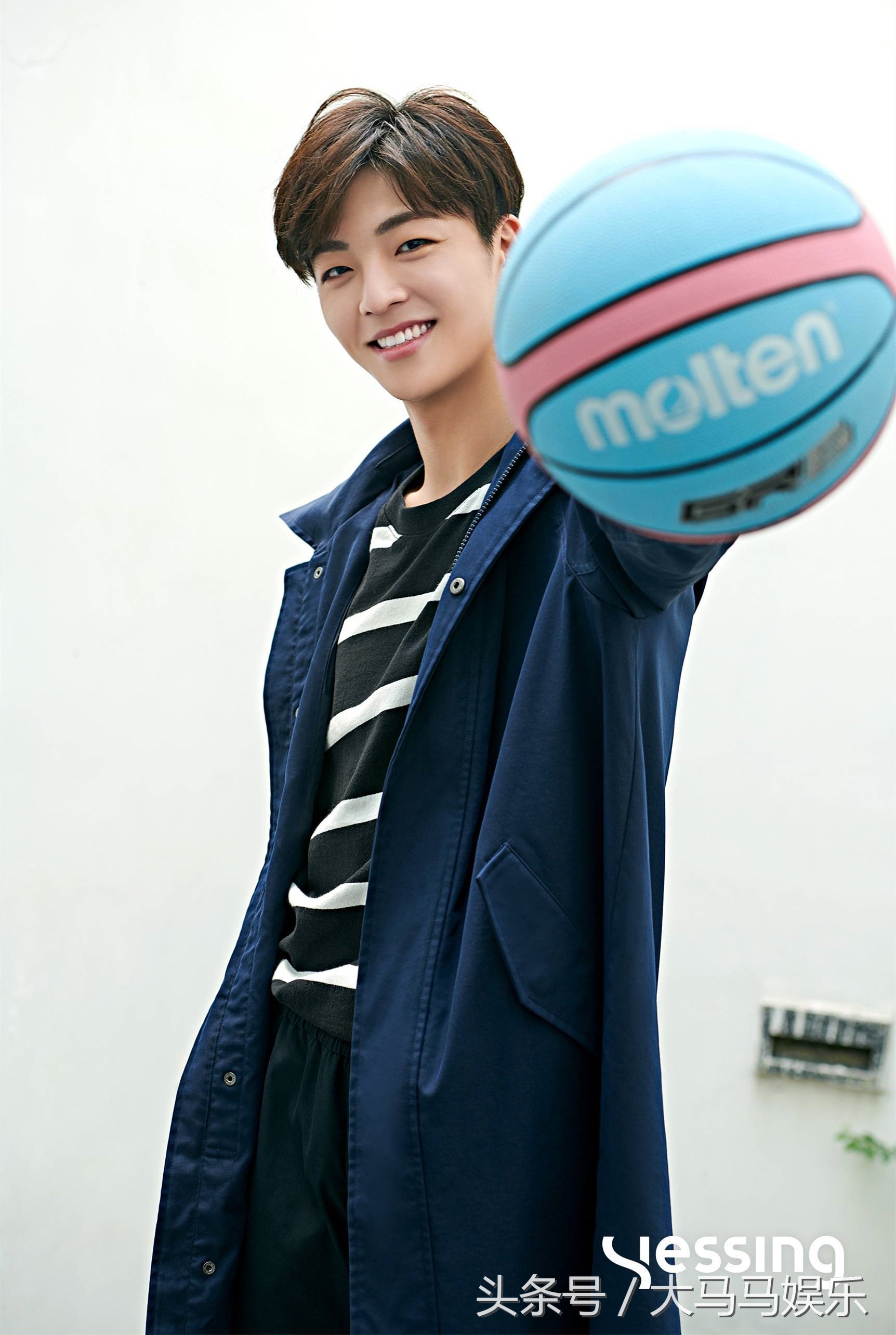 陈立农校草,陈立农改造成麦田少年