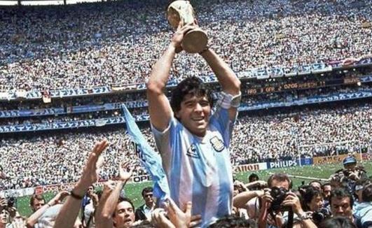 为什么说马拉多纳是唯一的球王,马拉多纳当之无愧的球王