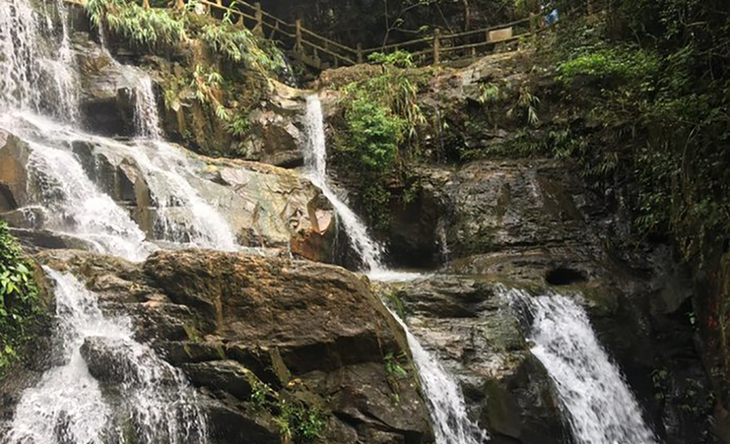 肇庆鼎湖推荐景点自驾游免费,鼎湖山是北回归线的绿宝石