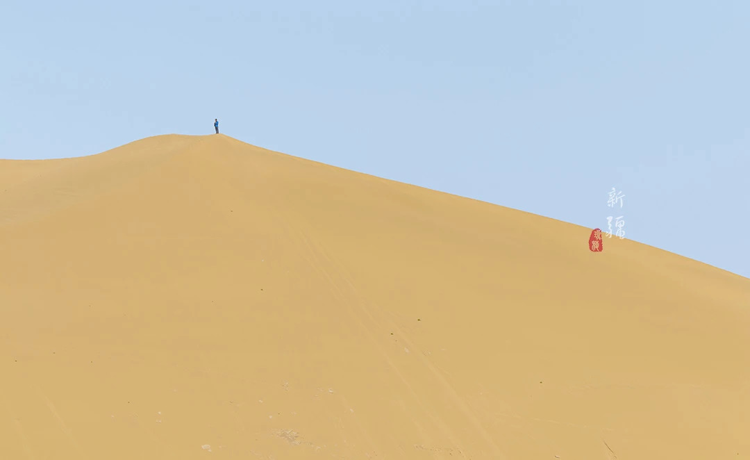 喀什库木塔格沙漠冲浪体验,沙漠滑沙比海上冲浪还过瘾