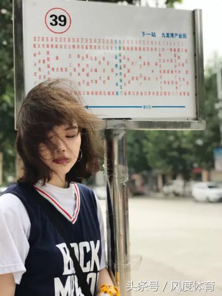 为什么穿球衣里面还要穿一个t恤,球衣能不能当t恤穿