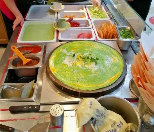 大连美食煎饼果子,吃遍大连小吃街