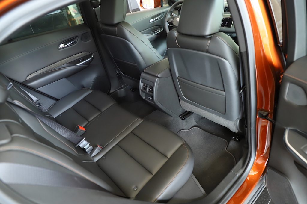 最新款凯迪拉克xt4值不值得买,2020款凯迪拉克xt4值不值得买