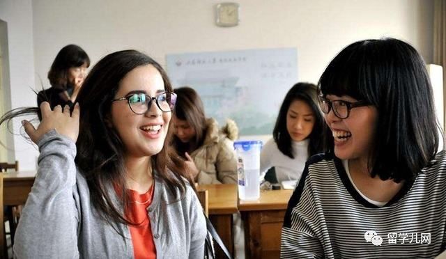 别再把保险卡当成一张卡，是时候“电子化”、“一站式”啦！