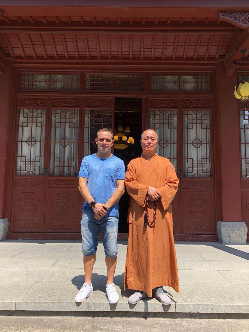 足球场上拜佛祈祷的瞬间,中国足球祈祷