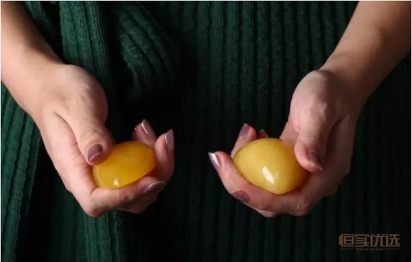 琥珀与塑料的鉴别方法,怎样鉴别琥珀和塑料的区别