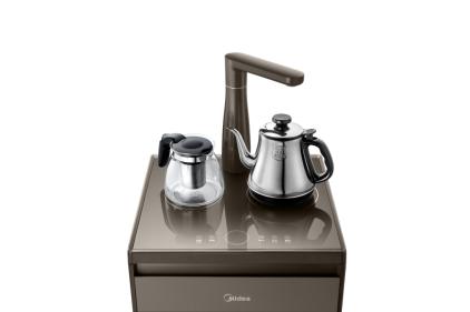 不让健康亮“红灯”，美的下置式大储物柜茶吧机守护你