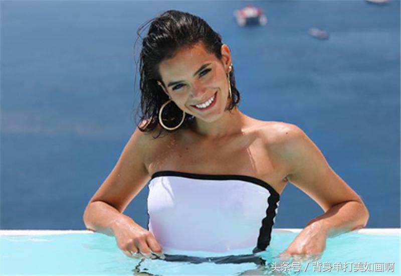 内马尔凭一己之力让女生爱上足球,内马尔在船上跳水