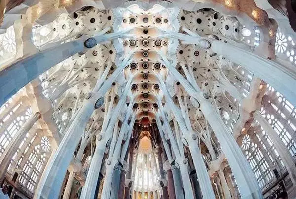 现在出国都是穷人吗,穷人出国能翻身吗