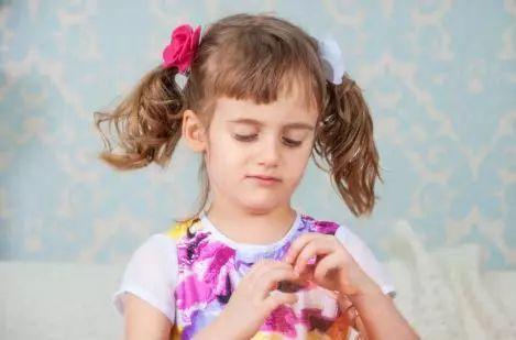 女儿太爱美家长如何正确引导,叛逆的女儿爱臭美如何引导