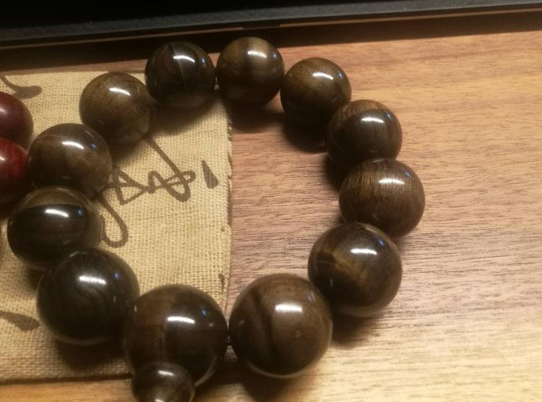 各种文玩木质包浆手串,十大必买文玩排名