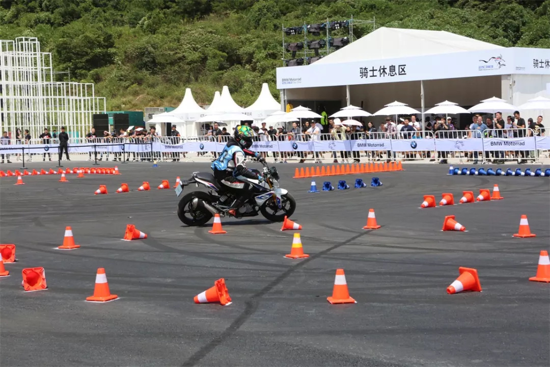 宝马s1000r改新s1000rr,宝马s1000r和本田cb1000r