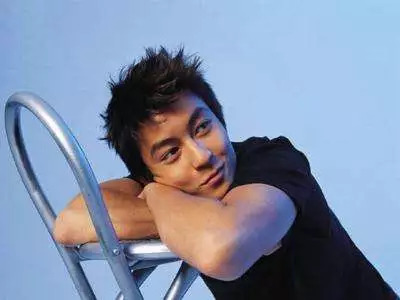 男朋友太帅吸引异性怎么办,如果你的男朋友太帅怎么办